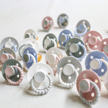 Load image into Gallery viewer, CMC GOLD DUMMIES - 18M+ (SIZE 3) TWIN PACK